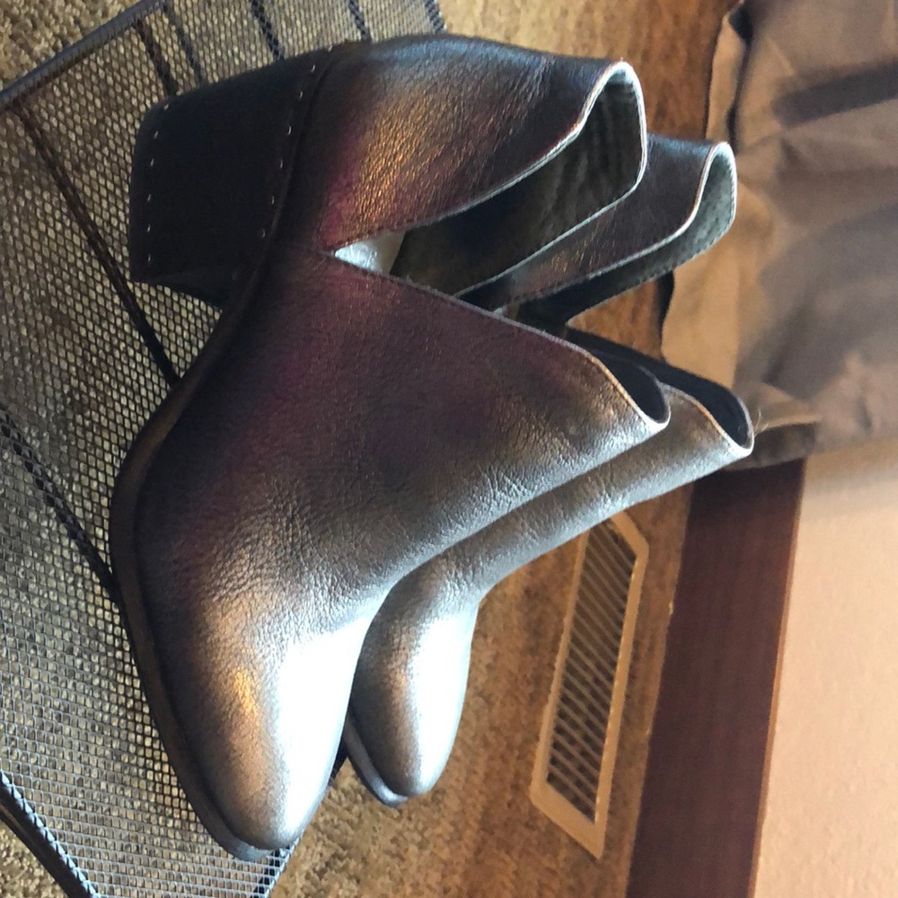 Vince Camuto booty